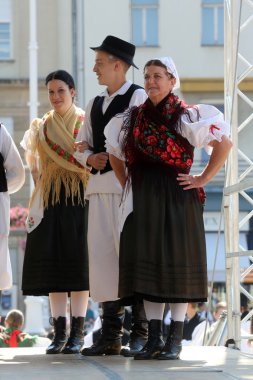 Grup üyeleri halk selacka sloga nedelisce, Hırvatistan Zagreb 48 Uluslararası Folklor Festivali sırasında gelen