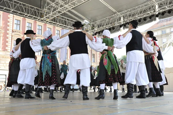 Members of folk group Selacka Sloga from Nedelisce, Croatia during the 48th International Folklore Festival in Zagreb — Stock Photo, Image