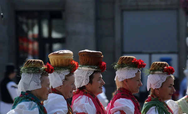 Nép, tagok csoport selacka sloga a nedelisce, Horvátország-48 a nemzetközi folklór Fesztivál, Zágráb — Stock Fotó