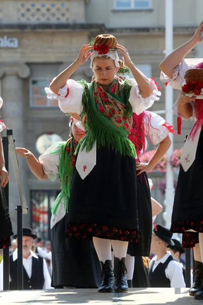 Members of folk group Selacka Sloga from Nedelisce, Croatia during the 48th International Folklore Festival in Zagreb — Stock Photo, Image