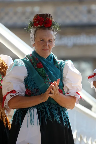 Membres du groupe folklorique Selacka Sloga de Nedelisce, Croatie lors du 48e Festival international du folklore à Zagreb — Photo