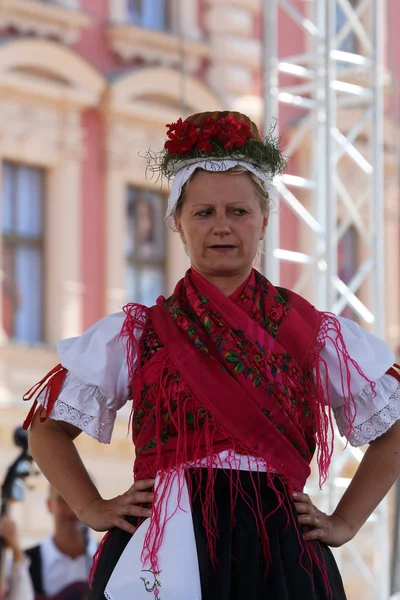 Medlemmar av folk grupp selacka sloga från nedelisce, Kroatien under 48 internationell folklore festival i zagreb — Stockfoto