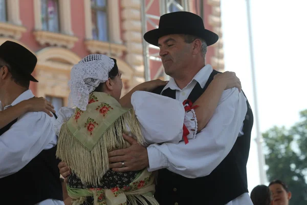 Members of folk group Selacka Sloga from Nedelisce, Croatia during the 48th International Folklore Festival in Zagreb — Stock Photo, Image