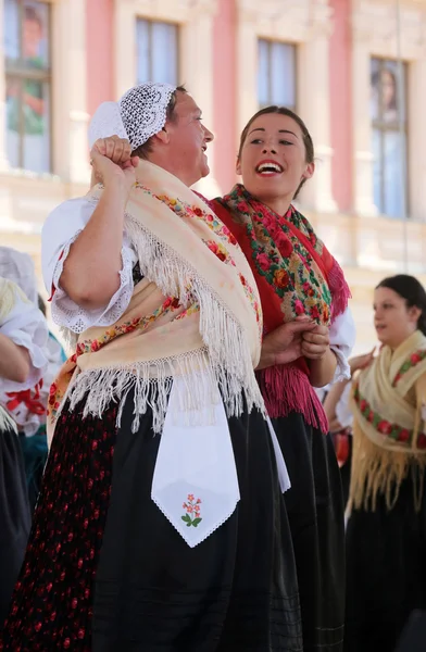 Członków Ludowej grupy sloga selacka z nedelisce, Chorwacji podczas 48 Festiwal Folklorystyczny w Zagrzebiu — Zdjęcie stockowe