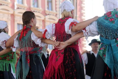 Grup üyeleri halk selacka sloga nedelisce, Hırvatistan Zagreb 48 Uluslararası Folklor Festivali sırasında gelen