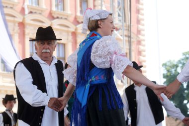 Halk grupları zvon mala subotica, Hırvatistan Zagreb 48 Uluslararası Folklor Festivali sırasında gelen üyeleri