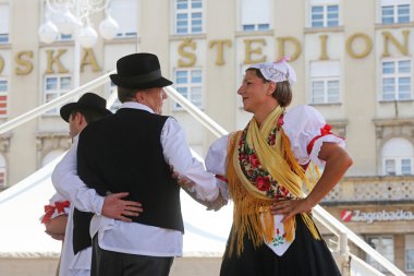 Halk grupları zvon mala subotica, Hırvatistan Zagreb 48 Uluslararası Folklor Festivali sırasında gelen üyeleri