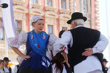 Halk grupları zvon mala subotica, Hırvatistan Zagreb 48 Uluslararası Folklor Festivali sırasında gelen üyeleri