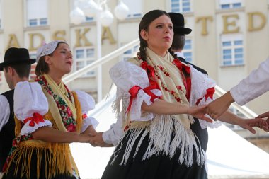 Halk grupları zvon mala subotica, Hırvatistan Zagreb 48 Uluslararası Folklor Festivali sırasında gelen üyeleri