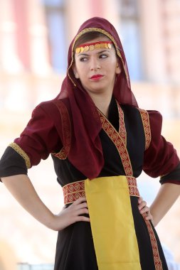Grup üyeleri halk Arnavut Kültür Derneği Levent hasani cegrane, Zagreb 48 Uluslararası Folklor Festivali sırasında Makedonya üzerinden
