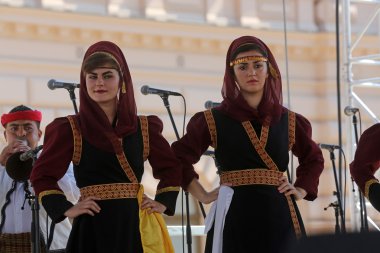 Grup üyeleri halk Arnavut Kültür Derneği Levent hasani cegrane, Zagreb 48 Uluslararası Folklor Festivali sırasında Makedonya üzerinden