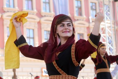 Grup üyeleri halk Arnavut Kültür Derneği Levent hasani cegrane, Zagreb 48 Uluslararası Folklor Festivali sırasında Makedonya üzerinden