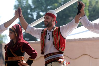 Grup üyeleri halk Arnavut Kültür Derneği Levent hasani cegrane, Zagreb 48 Uluslararası Folklor Festivali sırasında Makedonya üzerinden