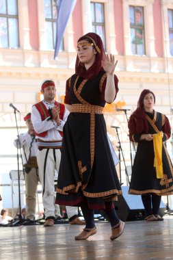 Grup üyeleri halk Arnavut Kültür Derneği Levent hasani cegrane, Zagreb 48 Uluslararası Folklor Festivali sırasında Makedonya üzerinden