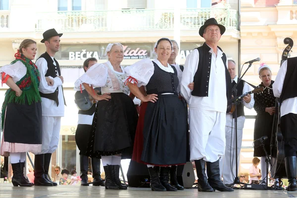 Members of folk groups from Mihovljan, Croatia during the 48th International Folklore Festival in Zagreb — Stock Photo, Image