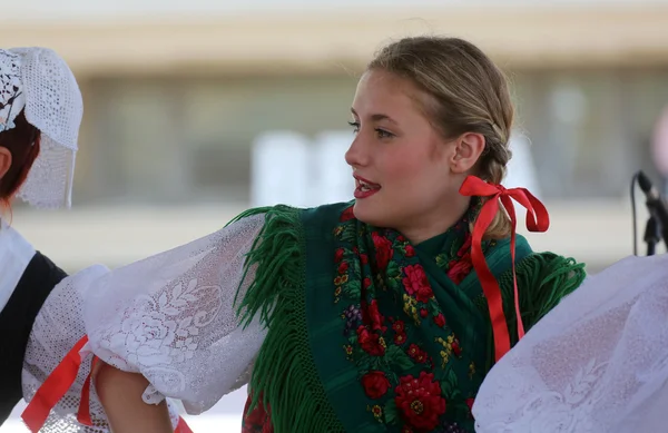 Miembros de grupos folclóricos de Mihovljan, Croacia durante el 48º Festival Internacional de Folclore en Zagreb —  Fotos de Stock