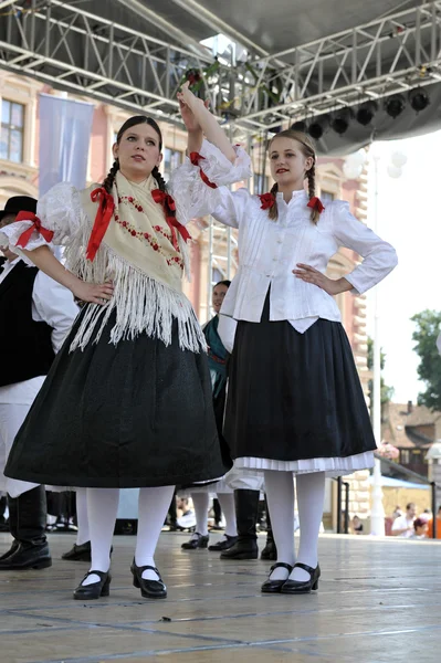 Members of folk groups Zvon from Mala Subotica, Croatia during the 48th International Folklore Festival in Zagreb — Stock Photo, Image