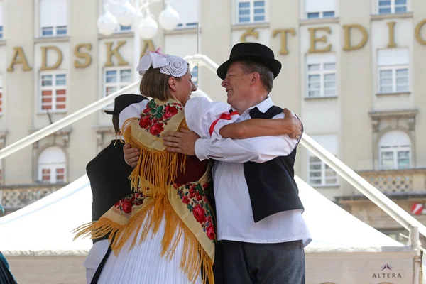 Halk grupları zvon mala subotica, Hırvatistan Zagreb 48 Uluslararası Folklor Festivali sırasında gelen üyeleri — Stok fotoğraf