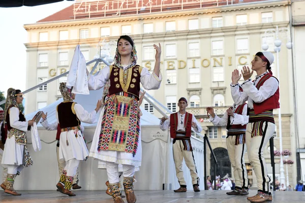 Members of folk group Albanian Culture Society Jahi Hasani from Cegrane, Macedonia during the 48th International Folklore Festival in Zagreb — Stock Photo, Image