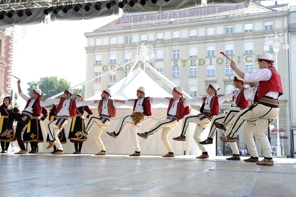 Members of folk group Albanian Culture Society Jahi Hasani from Cegrane, Macedonia during the 48th International Folklore Festival in Zagreb — Stock Photo, Image