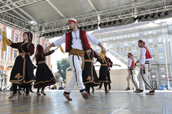 Grup üyeleri halk Arnavut Kültür Derneği Levent hasani cegrane, Zagreb 48 Uluslararası Folklor Festivali sırasında Makedonya üzerinden — Stok fotoğraf