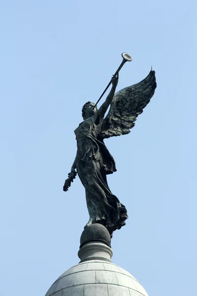 Angel vítězství na vrcholu kopule victoria memorial, Kalkata, Indie — Stock fotografie