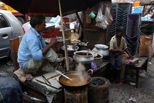 Father Son Prepares Simple Street Food Outdoor Kolkata — Stock Photo, Image