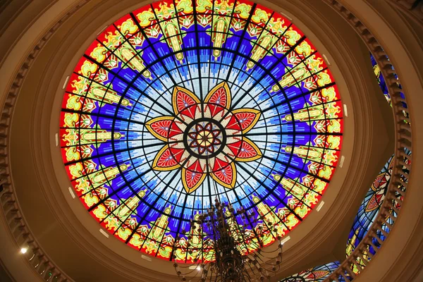 Janela de vidro manchado no Museu da Macedônia Luta pela soberania e independência em Skopje — Fotografia de Stock