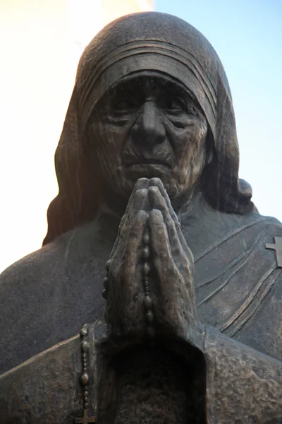 Mutter Teresa Denkmal in Skopje — Stockfoto