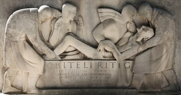 Detail of tomb reliefs at Mirogoj cemetery in Zagreb — Stock Photo, Image