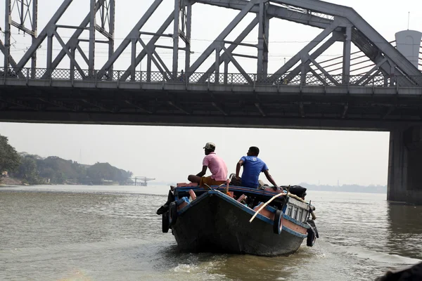 Puente sobre el río, Vivekananda Setu en Calcuta — Foto de Stock