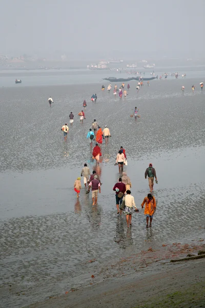 Cruzando el río Malta cerca de Caning Town, Bengala Occidental, India — Foto de Stock