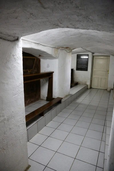 Das Grab des Dieners Gottes Petrus Barbar in der Kirche des Hl. aloysius in in travnik — Stockfoto