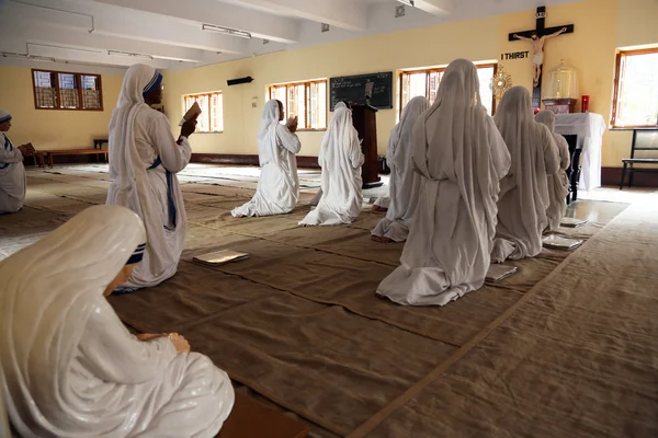 Sisters Mother Teresa Missionaries Charity Prayer Chapel Mother House Kolkata — Stock Photo, Image