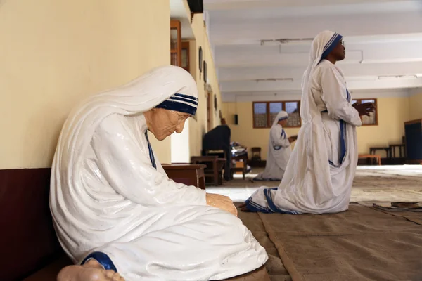 Estatua de la Madre Teresa en la capilla de la Casa Madre, Calcuta —  Fotos de Stock