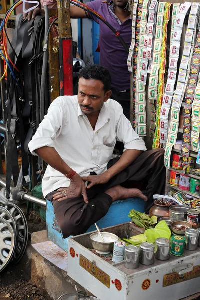 Calles de Calcuta. Haciendo Paan en Calcuta — Foto de Stock