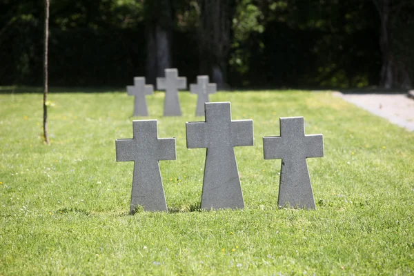 Tumbas militares alemanas, cementerio de Mirogoj en Zagreb - Croacia — Foto de Stock