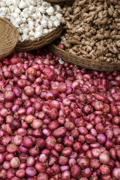 Kolkata street market: garlic, ginger and garlic — Stock Photo, Image