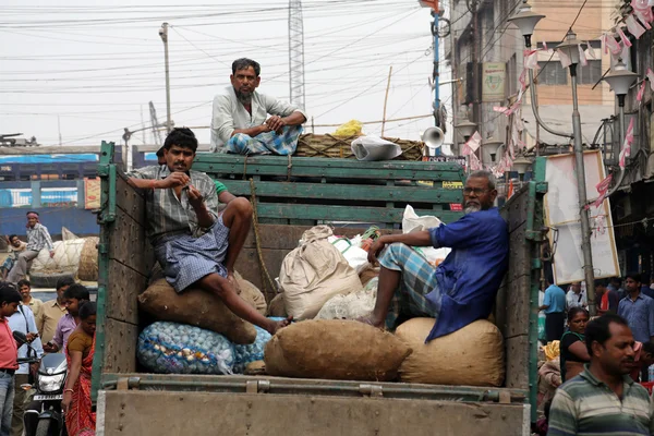 Los vendedores esperan clientes en Calcuta, India — Foto de Stock