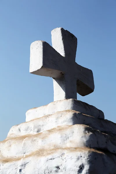 Kříž, katolická církev v Basanti, Západní Bengálsko, Indie. — Stock fotografie