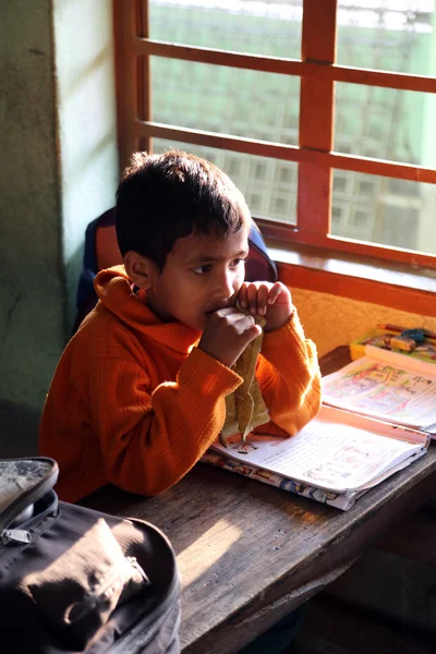 Děti se učí ve škole, Kumrokhali, Západní Bengálsko, Indie — Stock fotografie
