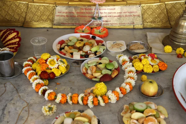 Food for religious worship, Buddhist temple in Howrah, West Bengal, India — Stock Photo, Image