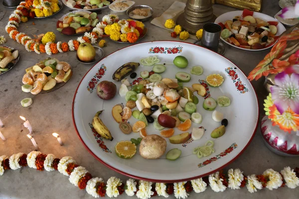 Food for religious worship, Buddhist temple in Howrah, West Bengal, India — Stock Photo, Image