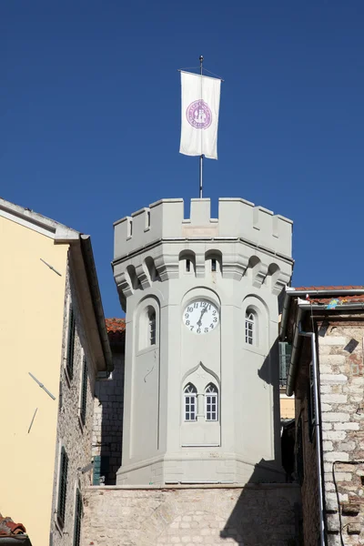 Oude stad, de klokkentoren in Herceg Novi, Montenegro — Stockfoto