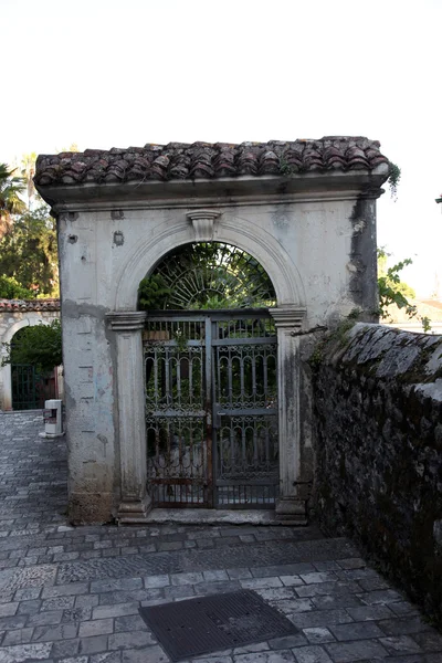 Sokak eski şehir herceg Novi, Karadağ — Stok fotoğraf