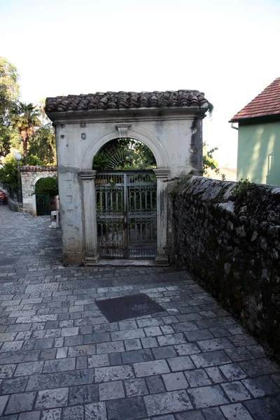 Sokak eski şehir herceg Novi, Karadağ — Stok fotoğraf