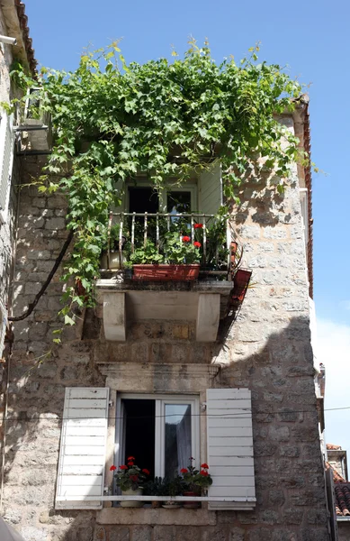 Casa de pedra mediterrânica, Budva, Montenegro . — Fotografia de Stock