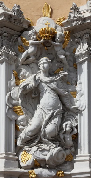 Vierge Marie, Maison du Faucon, le plus beau bâtiment de style rococo de la ville, Wurzburg, Allemagne — Photo