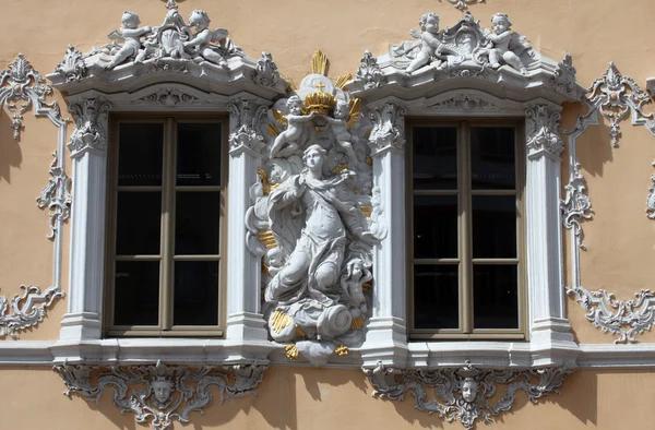 Hus av falcon, den finaste rokoko stil byggnad i staden i Würzburg, Tyskland — Stockfoto