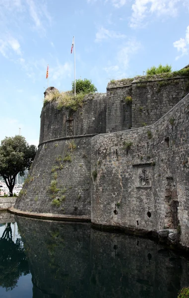 Alte Festungsmauern von kotor. Montenegro — Stockfoto
